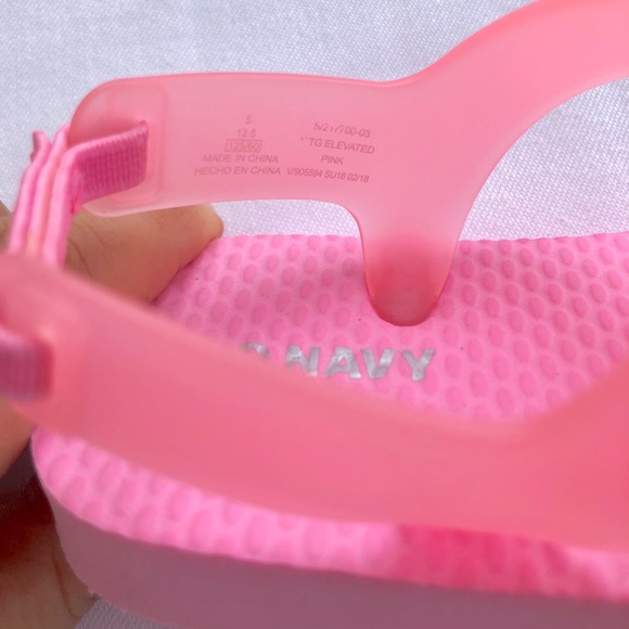 Old Navy  Baby Girl Pink Flip Flops 💗 Size 5 - Picture 4 of 4